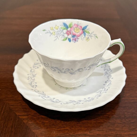 Royal Doulton English Tea Cup and Saucer Set - Picture 1 of 3